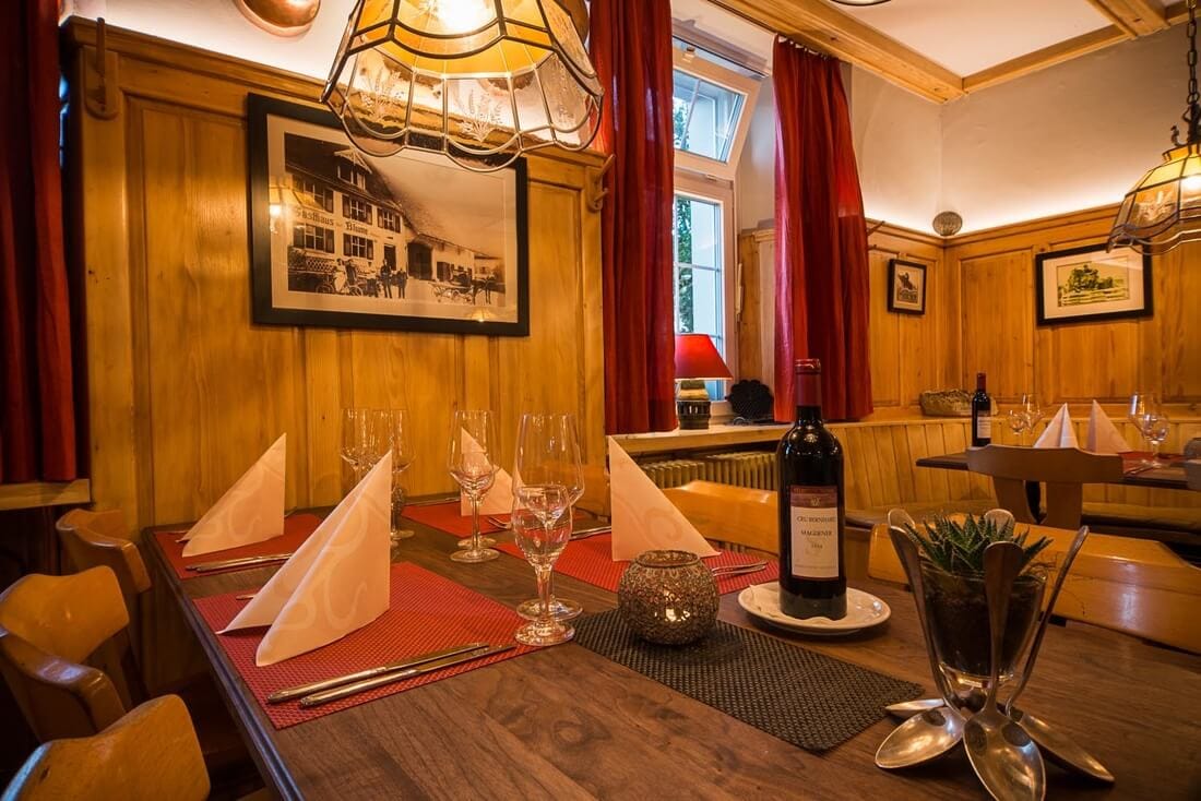 gedeckter Tisch im Stübli im Gasthaus in Magden